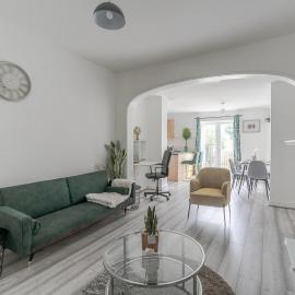Spacious modern apartment in South Croydon, hotel u gradu Purley