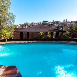 Opening Doors Stone House Pool and Nature close to Barcelona!, hotel en Argentona
