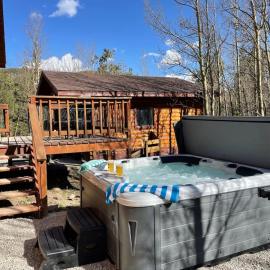 Cozy Mountain Cabin W Hot Tub Breathtaking Views، فندق في Alma