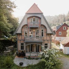 Haus Wanderlust - Zwei Ferienwohnungen in einem Haus für bis zu 13 Personen - naturnah, stilvoll eingerichtet - ideal für Familien und Gruppen