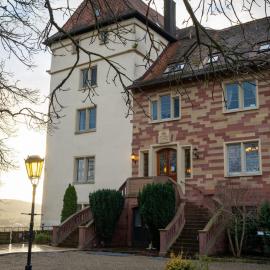 Viesnīca Eventlocation & Hotel Schloss Neuburg pilsētā Obrigheim