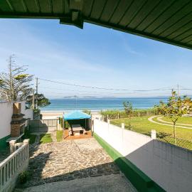 Tranquilidad junto al mar by CABANA Rentals: Nigrán şehrinde bir otel
