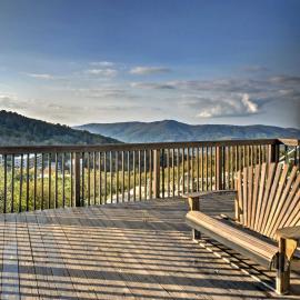 Pool Access! Ski-In/Out Sugar Mtn Gem w/ Views: Sugar Mountain şehrinde bir otel