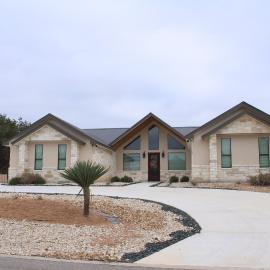 Living Life Frio Premier Rental Homes，康肯的飯店