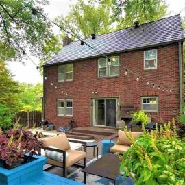 Peaceful Hillside Retreat Firepit & Spacious Yard, отель в Омахе