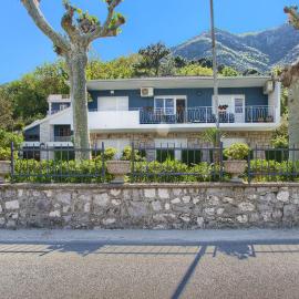 Rent a Vacation House in Kotor Bay, hotel sa Prčanj