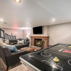 Charming Benson Home Fenced Yard & BBQ, отель в Омахе