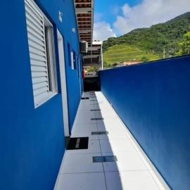 Suites Familia Otaviano Ubatuba Ótimo Custo-Benefício 500m da Praia – hotel w mieście Ubatuba