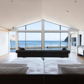 小豆島の貸切宿 おぼろととろろ 最大10名様 完全一組限定 Luxury Oceanfront Villa، فندق في شودوشيما