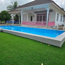 Villa Sri Tanjung, hotel in Kampung Raja