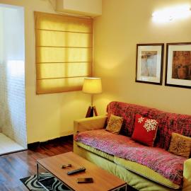 Studio Apartment with Green Lawn, hotel in Noida