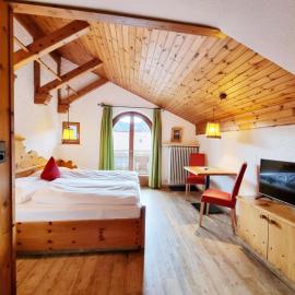 Ferienhaus Goldenes Landl, хотел в Митенвалд