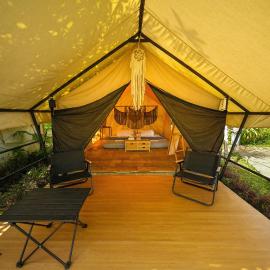 Glamping Menoreh, Hotel in Giripurno