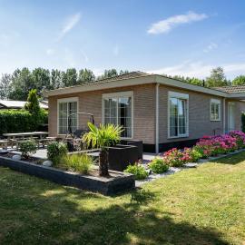 Modern chalet direct aan water 7p VP005