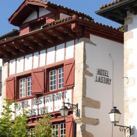 Hôtel Lastiry, מלון בסאר