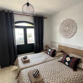 Central one bedroom apartment with communal pool - Casa Julie, hotel in Tías