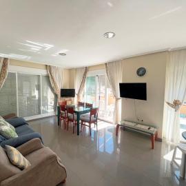Apartamento en Arenales del Sol con terraza y vistas al mar, hotel in Arenales del Sol