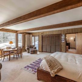 Bray House - Ski-in Ski-out family home, hotel in Teton Village