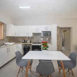 Self checkin - Modern 2 Bedroom Retreat - 103