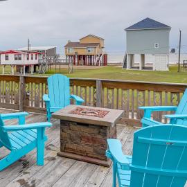 Near Surfside Jetty County Park: Home w/ Deck!