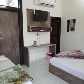 Hotel Raj krishnam khatushyamji, ξενοδοχείο σε Khātu