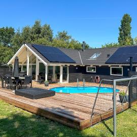 Nice Home In Rødby With Sauna, hotel u gradu Rødby
