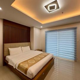 Sheryll Escapes - Angelic Premiere studio with balcony WiFi & Housekeeping