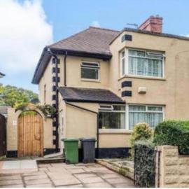 Birmingham 3 bedrooms- Sleeps 6- Free parking – hotel w mieście Kidderminster
