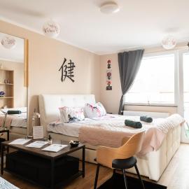 - Zen Haven Luxurious 3-Room Japanese-Themed Apartment with King-Size Beds, Balcony, Bamboo Accents, Entertainment Galore & Private Parking - Near Airport & Train Station -, hotel v mestu Duisburg