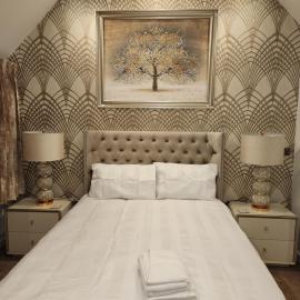 CITY CENTRE LUXURY House WITH THREE VERY LARGE SIZE BEDROOMS, Hotel in Belfast