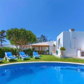Villa Lori, pool, 5 min drive to beach in Albufeira
