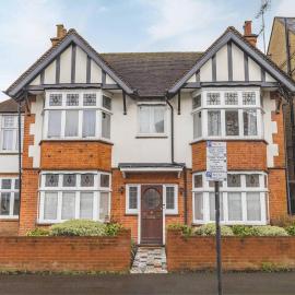 Spacious 5BR Home, Parking, Walk to Windsor - By Tempstay, hótel í Windsor