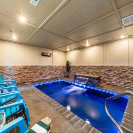 Sleeps 14 - Indoor Pool, Hot Tub, Arcade Games, Movie Theatre and Pets Welcome, hotel sa Pigeon Forge