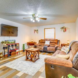 1 Mi to Dtwn Mountain View: Home w/ Deck, hotel in Mountain View