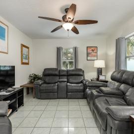 Close to Clearwater Beach and Honeymoon Island!