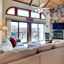 Alpine Loft and Lake, hotel en McHenry