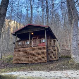 Sleepy Bear Cabin, Red River Gorge, KY, River Access & Views، فندق في Stanton