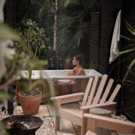 Into the Woods - Outdoor Bath, Firepit & Wood Fired Pizza Oven near Montville, hotel in Palmwoods