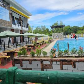 Summerville Hotel and Resort, מלון בPalayan City