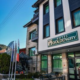 HOTEL GOLDEN CITY โรงแรมในซลาโตกราด