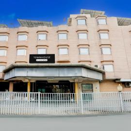 Super Townhouse Padav Square Gwalior Formerly Hotel Shelter, hotel i Gwalior