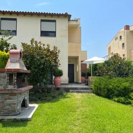 Peaceful modern holiday vila, hotel in Skala Fourkas