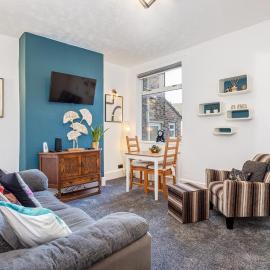 3 Bedrooms & 2 Showers - Home From Home, hotel in Newcastle under Lyme