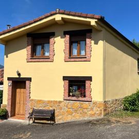 Los Pinos II, hotel a Cardes