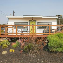 Views of Ocean and Iconic Morro Rock, Beach Cottage, hotel in Morro Bay