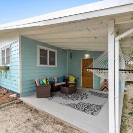Sandy Feet Getaway Spacious Coastal Retreat 3 MIn Walk to Coast, hotel a Gulfport