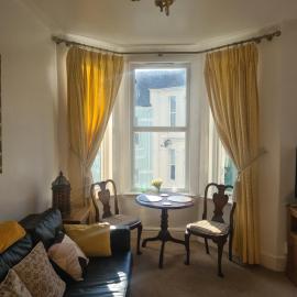 Spacious two bedroom flat, central location, hotel in Plymouth