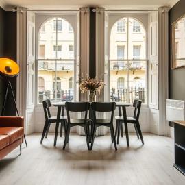 Modern 2-bedroom 30 seconds to seafront