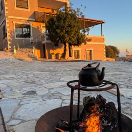 Abu Hossam s chalet, hotel di Jerash