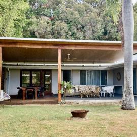 Palm Beach House - sleeps 12 - spacious